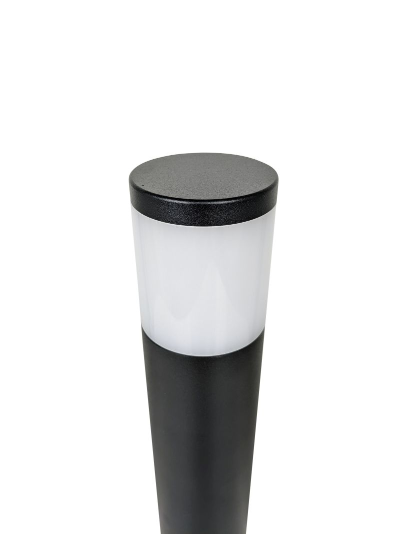 Lumenesk Peti Black Bollard Light - Closeup
